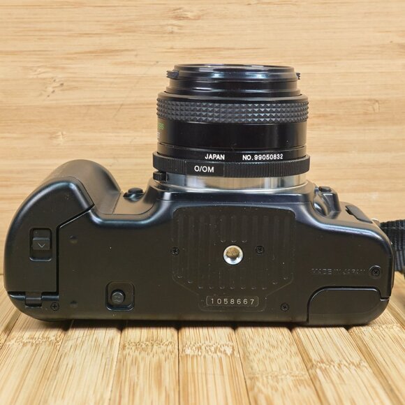 Vintage Olympus OM101 SLR 35mm Film Camera, Vivitar f/2.8 28mm Wide Angle Lens - Picture 6 of 10